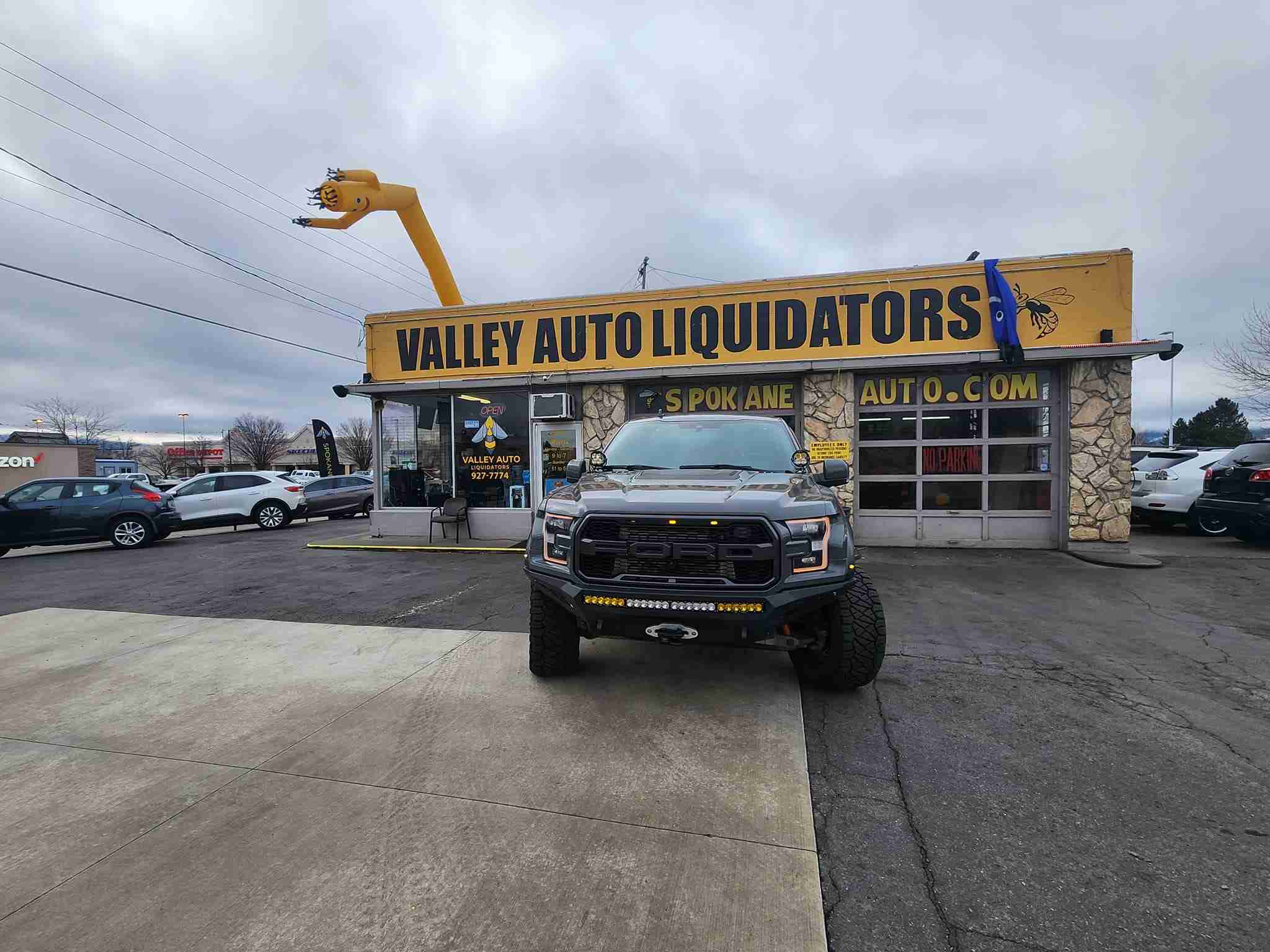 Effective Strategies for Dealers' Inventory Liquidation