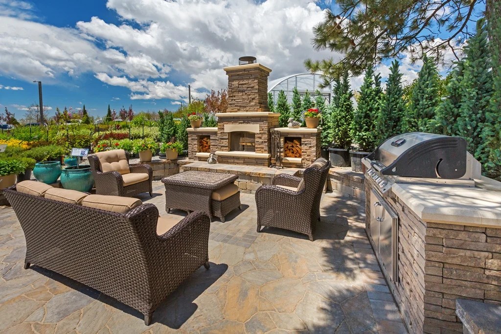 Essential Tips For Setting Up A Great Outdoor Entertainment Space