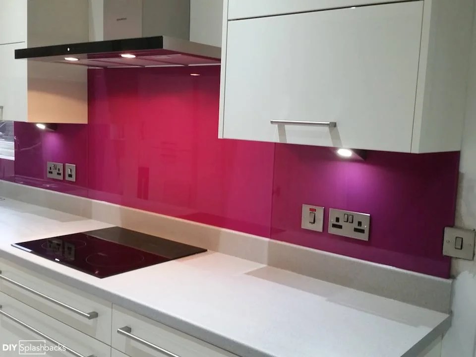 Which is Better, Glass or Acrylic Splashback? » Residence Style