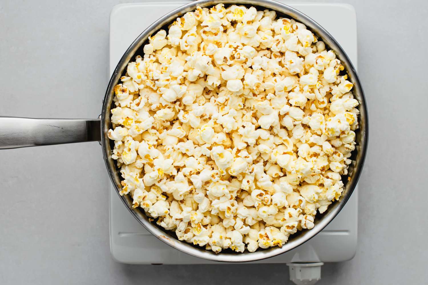 How to Make Caramel Popcorn Using White Sugar