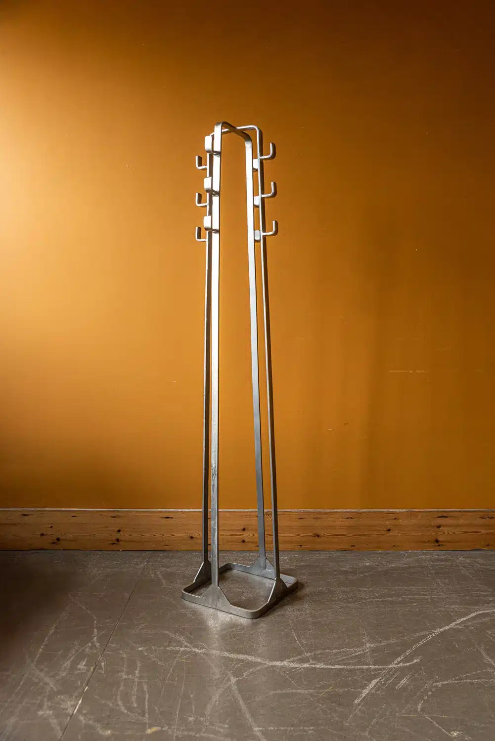 Modernist Steel Coat Stand 8497 Retrouvius