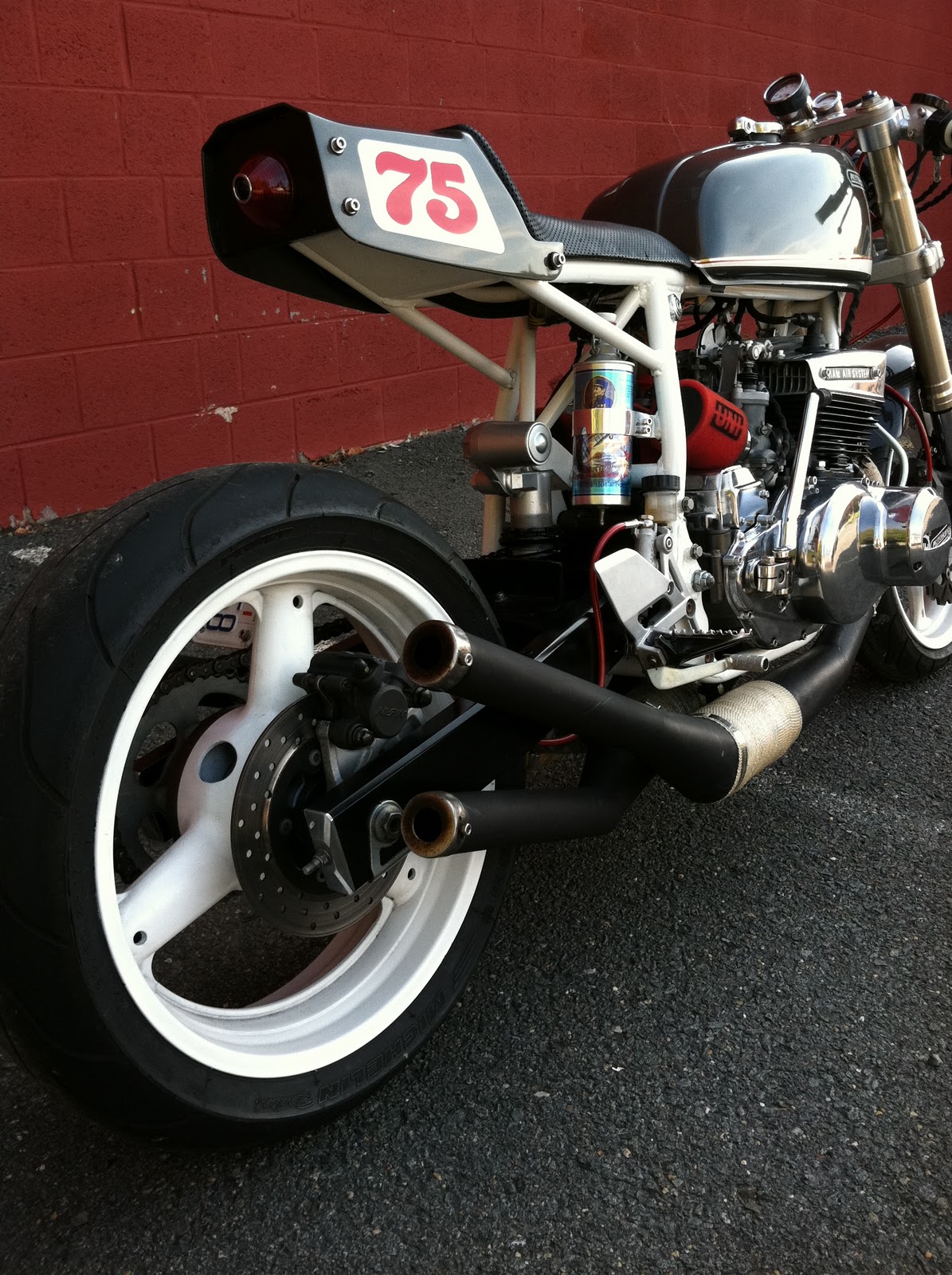 Suzuki GT550 Cafe Racer "Honduki" Return of the Cafe Racers