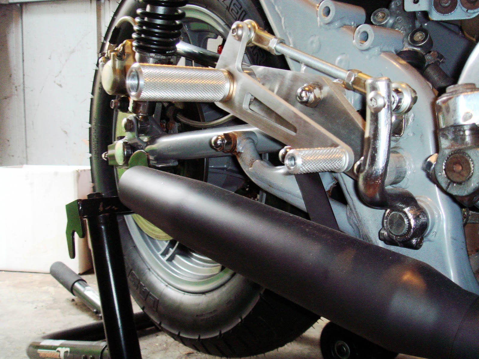 XS650 Cafe Racer Rear sets Return of the Cafe Racers