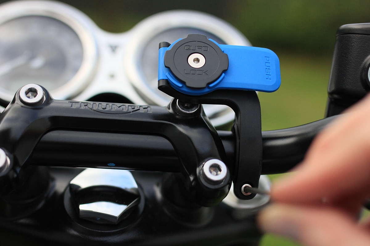 Gear Review Quadlock Smartphone Bike Kit Return of the Cafe Racers