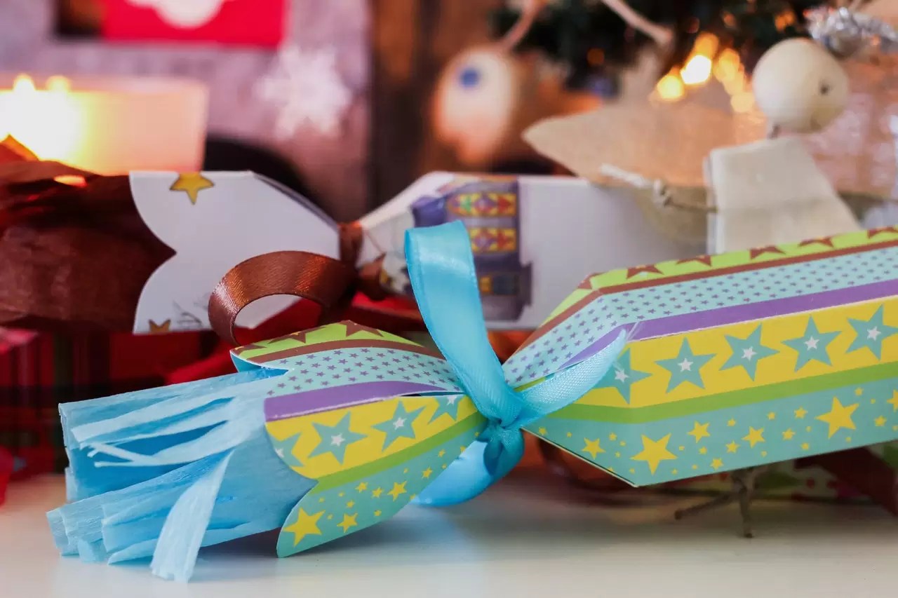 Top 20 Cool Gift Ideas For College Students In 2022 (For Boys & Girls)