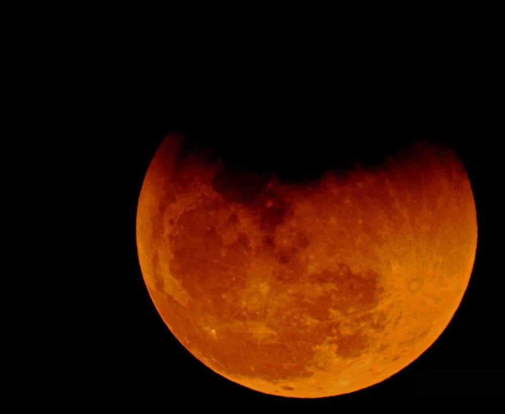 Superlua, lua de sangue, eclipse lunar o que significam