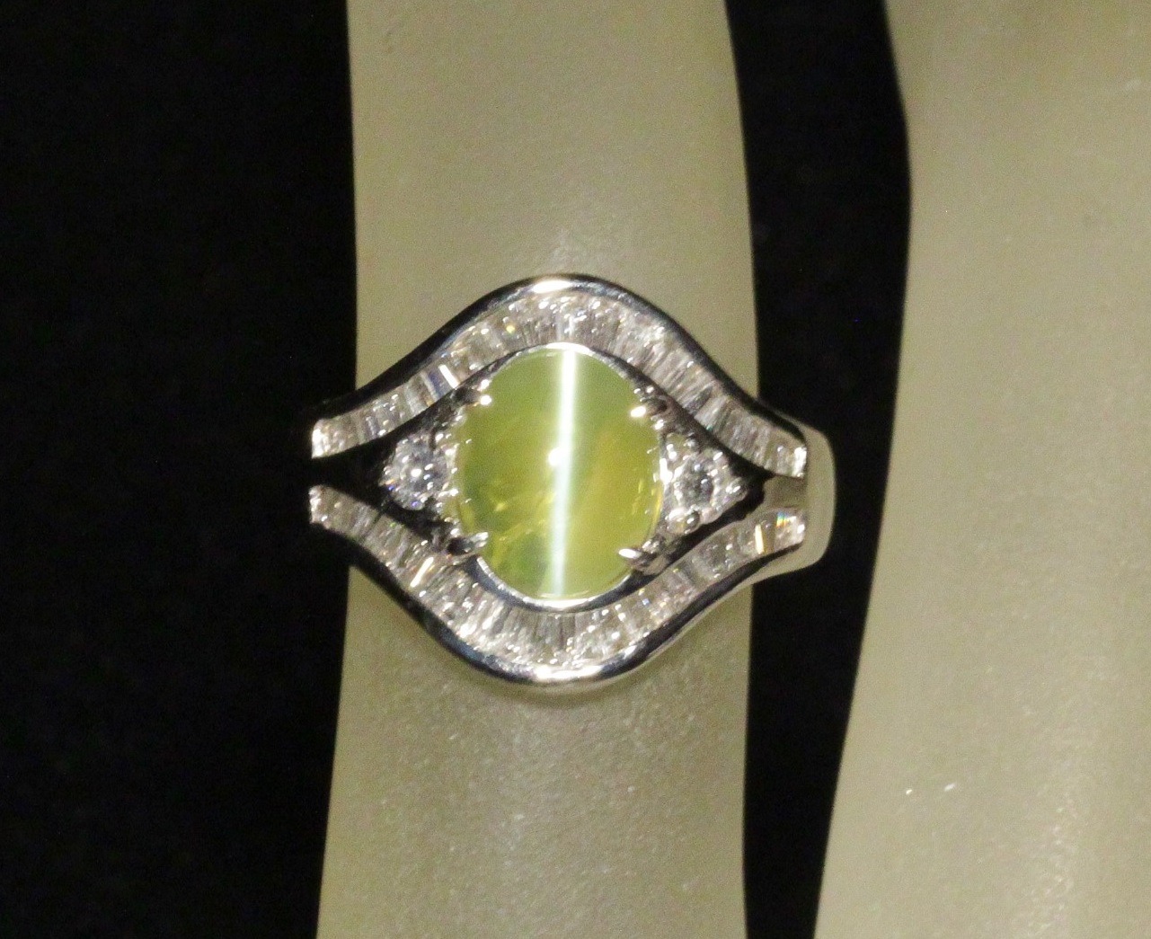 1RCTD3RGCat's eye ring with diamond in 18k white gold Diamond, Jade