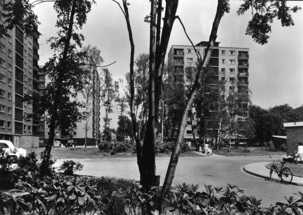 Tile Hill, Coventry shops and elevenstorey flats RIBA pix