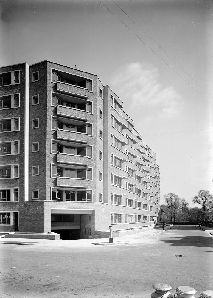 Oslo Court, Prince Albert Road, Regent's Park, London the vehicle