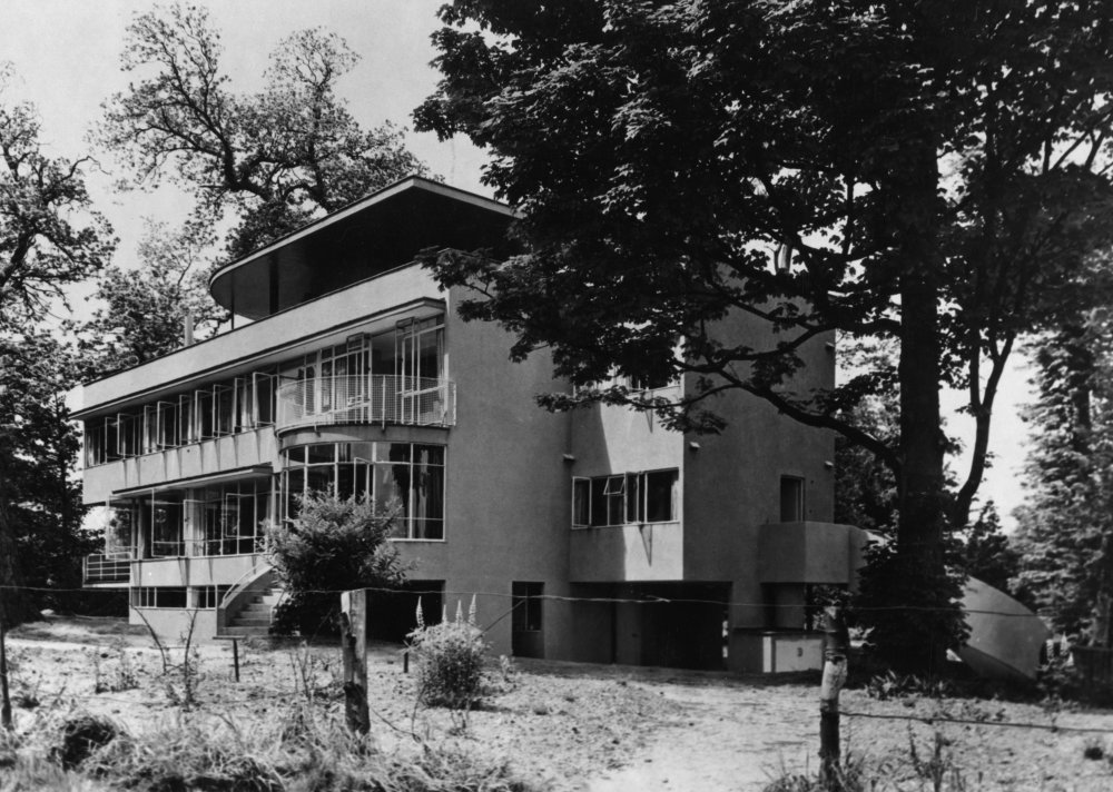 6 Temple Gardens, Moor Park, Hertfordshire the garden front RIBA pix