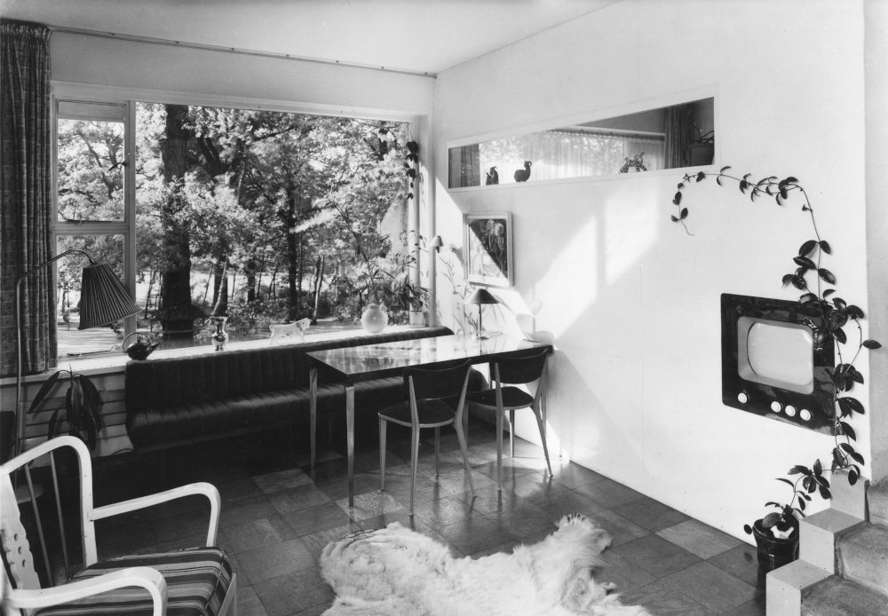 Hillside house at KingstonuponThames, London the dining area with