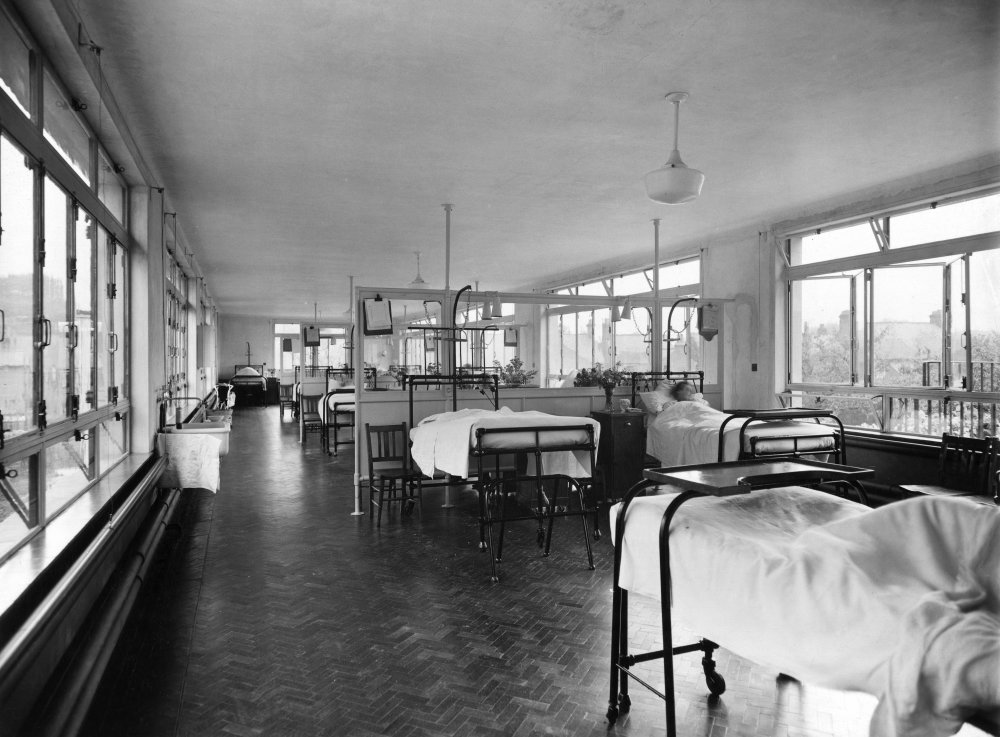 Hertford County Hospital extension, Hertford the women's ward RIBA pix