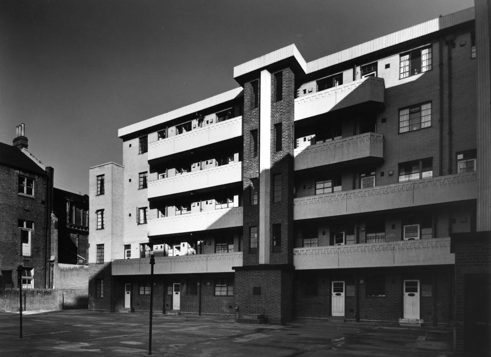 Arbour House, Stepney, London the inner courtyard RIBA pix
