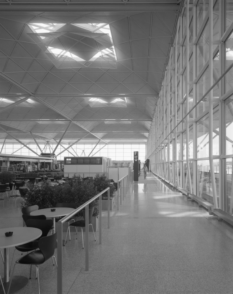Stansted Airport, Stansted airside departures concourse RIBA pix