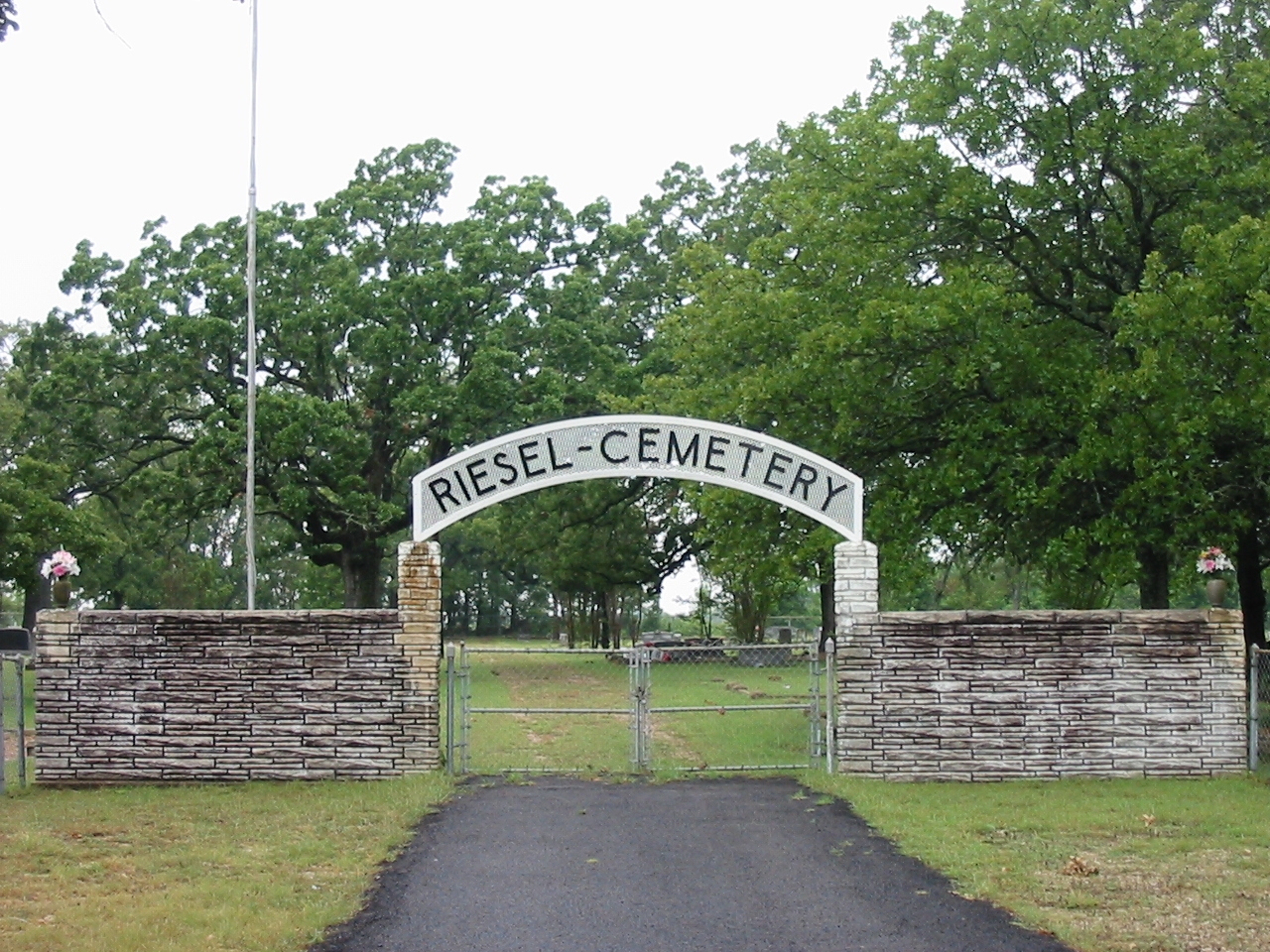 Riesel Cemetery Association page