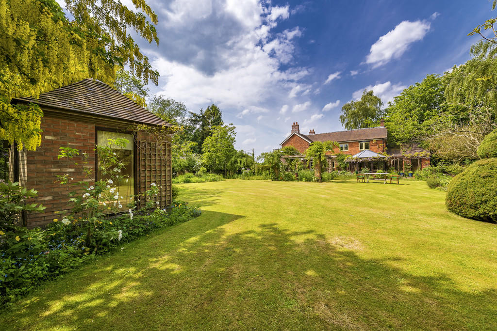 Homes with office space in the garden