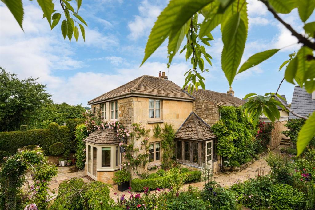 Homes with amazing gardens for sale right now Property news