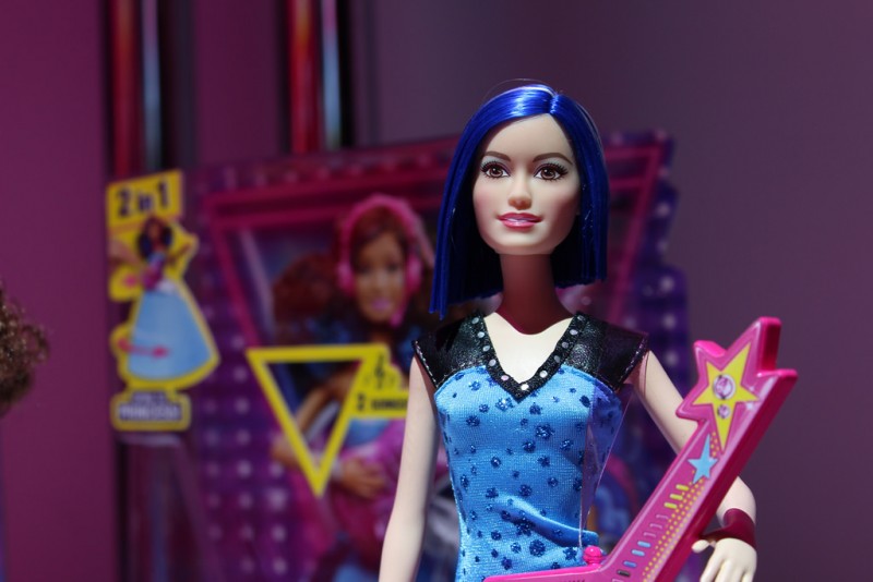 CKB62 / CKB60 Barbie in Rock N Royals Pop Star Doll MATTEL