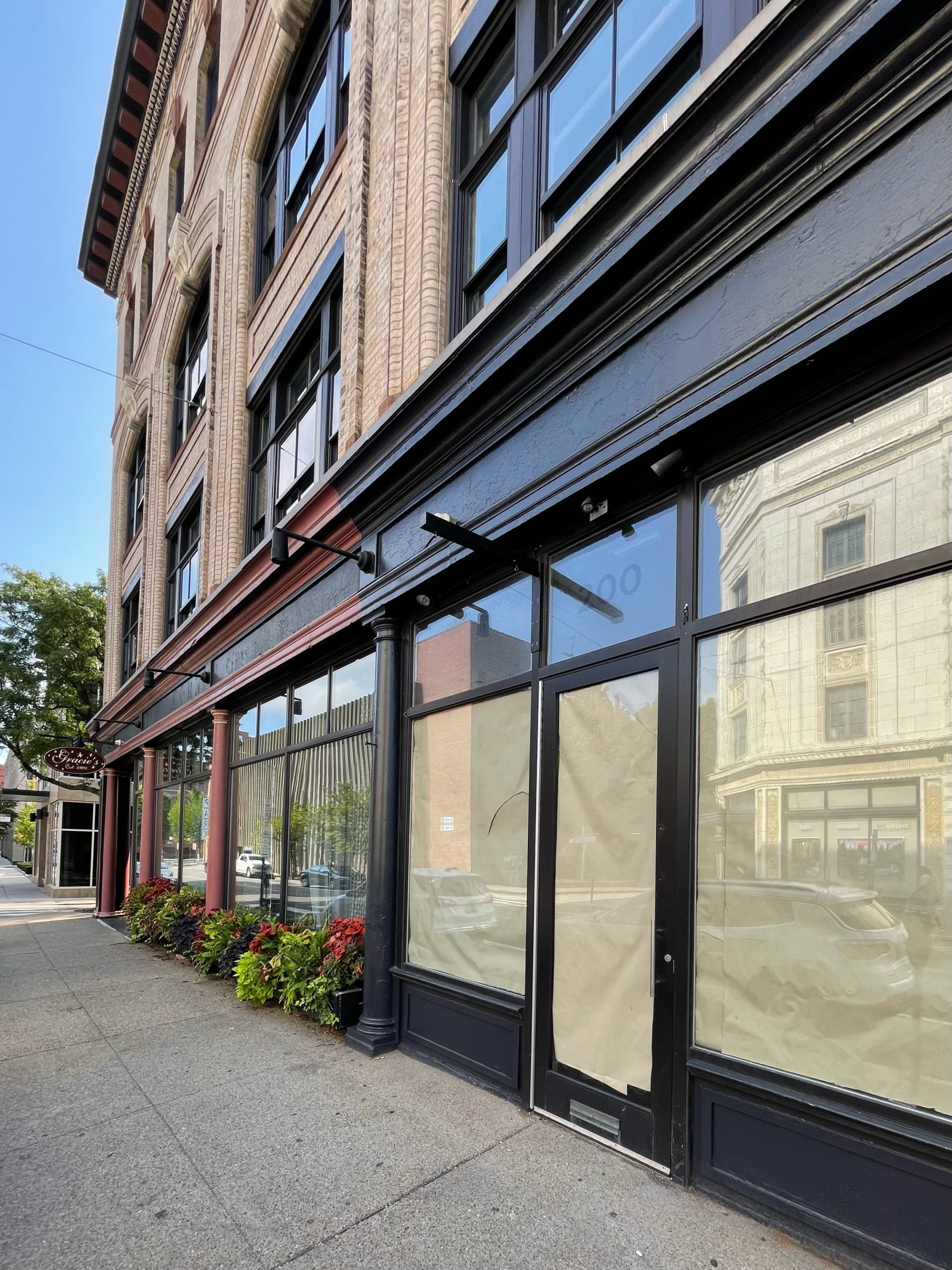 Clementine Cocktail and Tapas Bar to Open in Former Birch Space Rhode