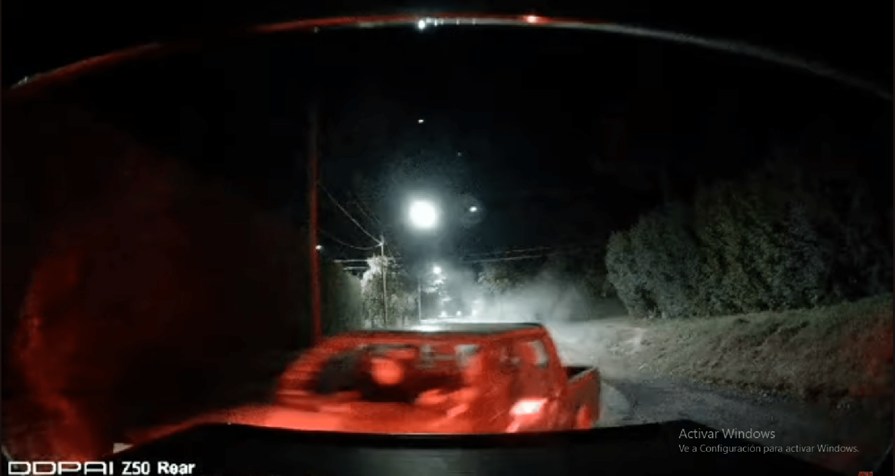 Video  Chocó una camioneta, se fugó y quedó grabado: conducía a alta velocidad en Villa La Angostura