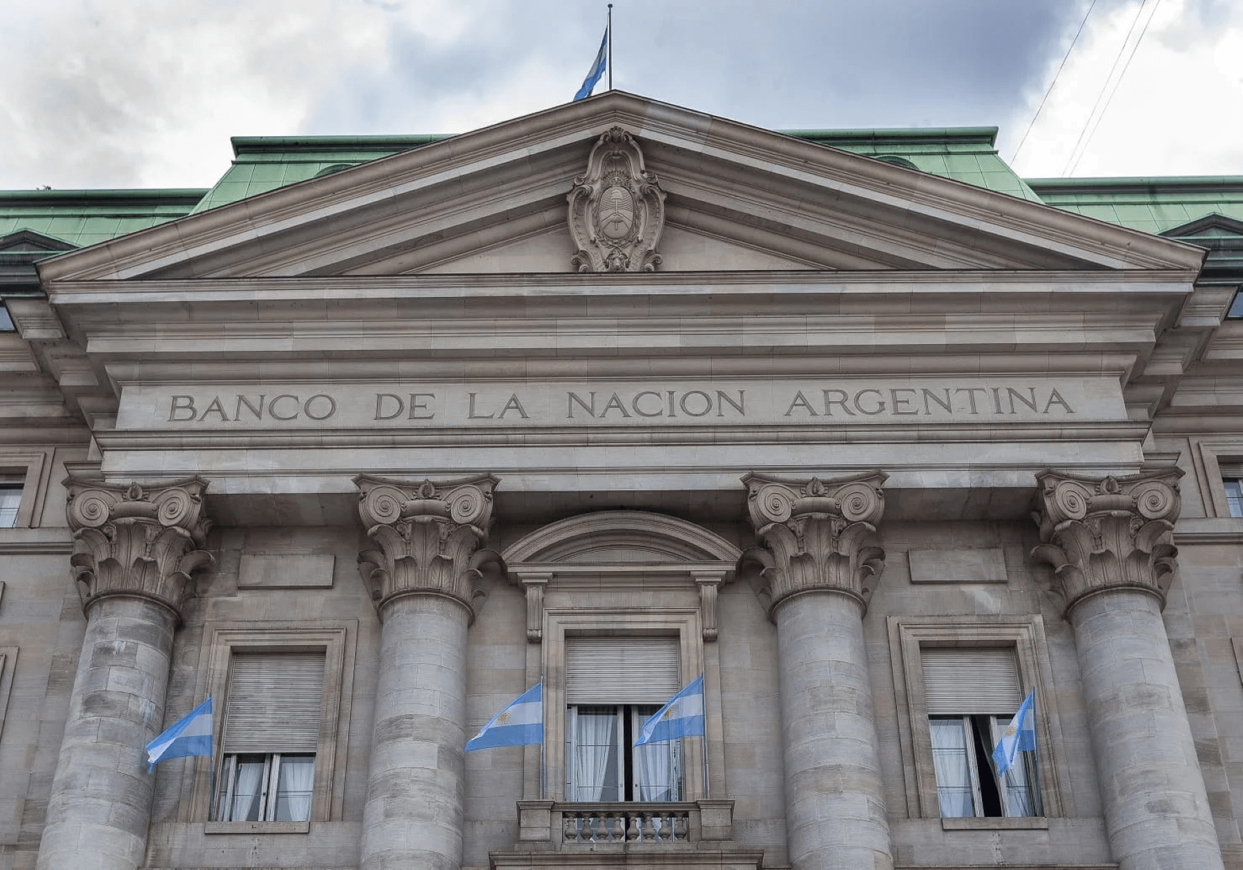El gobierno de Javier Milei firmó un decreto para convertir al Banco de la Nación Argentina en Sociedad Anónima
