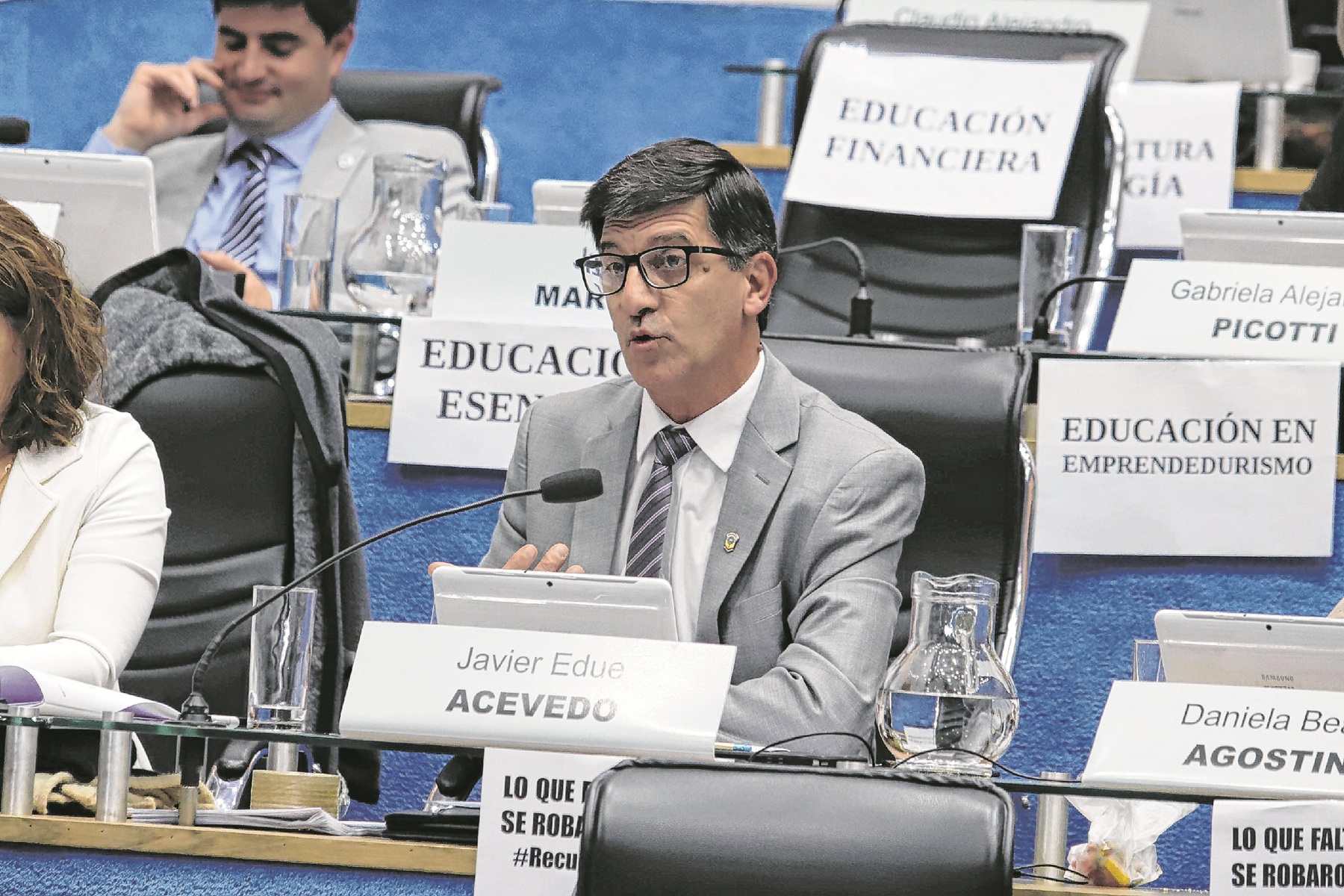 Esto es en Off: los carteles de los legisladores, señal de campaña en marcha