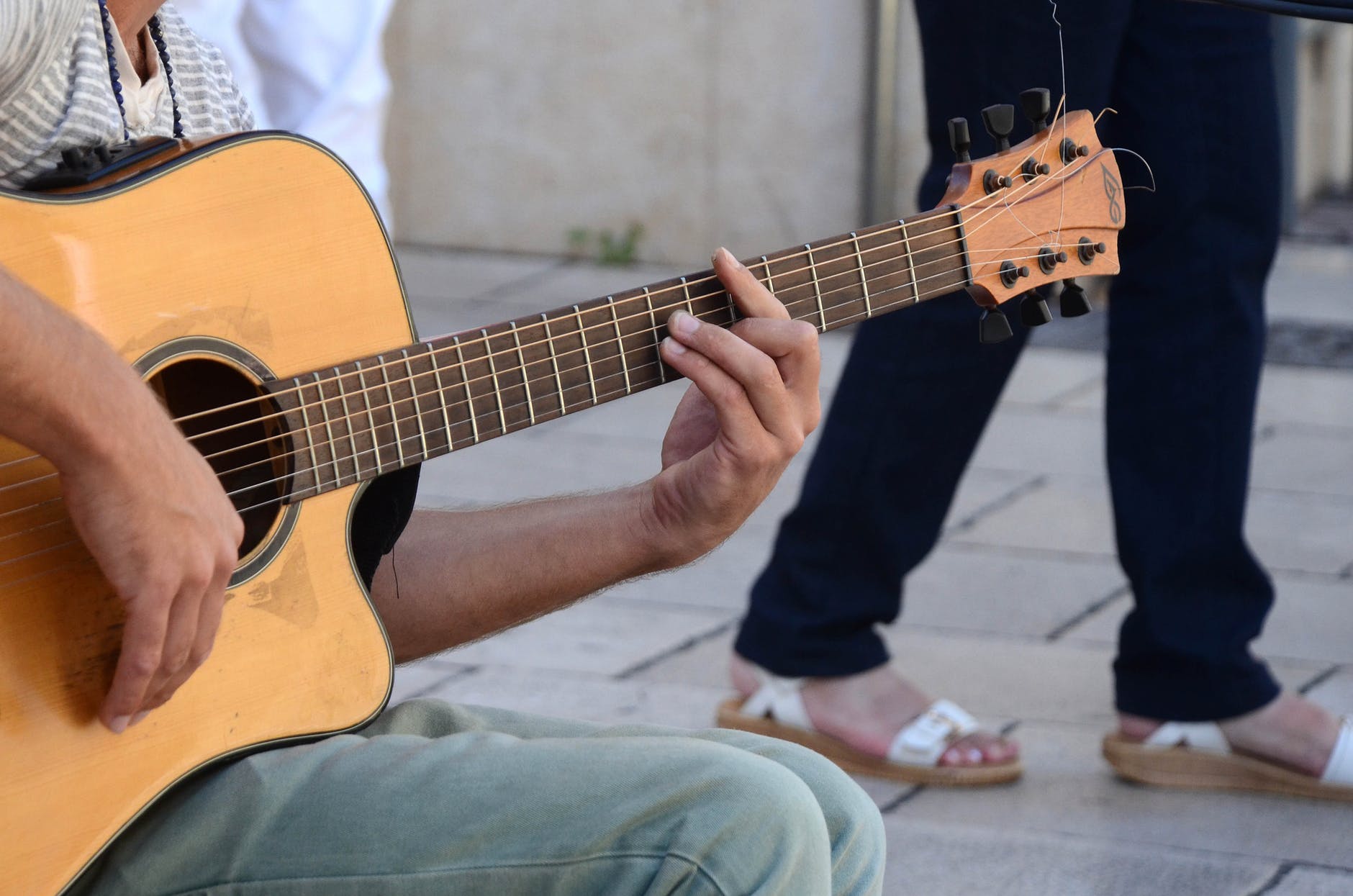 Imparare a suonare la chitarra qualche consiglio pratico su come