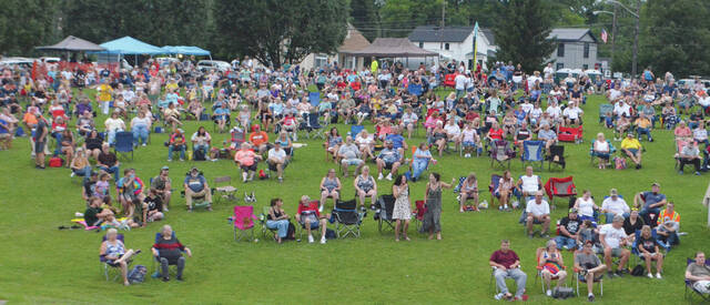7 Bridges, Kenny Welch Band perform for large crowd at Mt. Orab Music