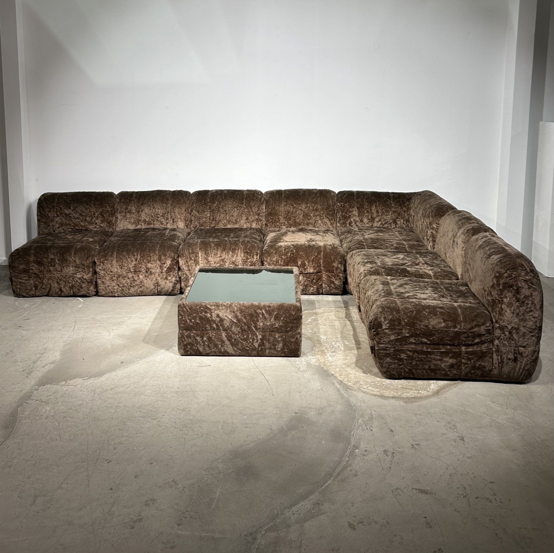 Brown velvet modular sofa Ritter Studio