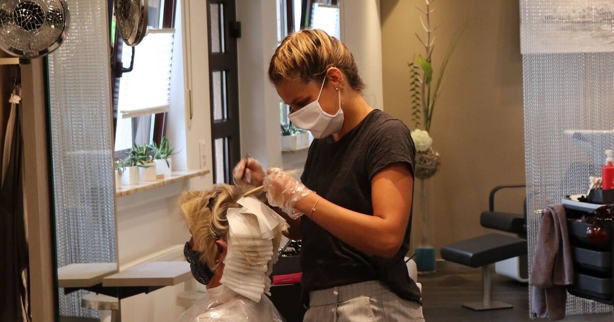 Beim Friseur "Nach jedem Kunden muss alles komplett desinfiziert