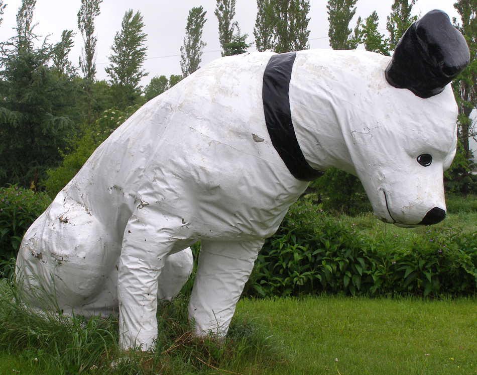 Nipper Statues
