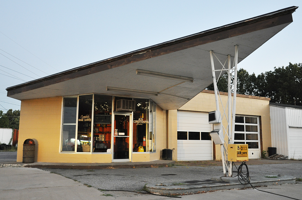 Illinois Icebox & Modern Gas Stations