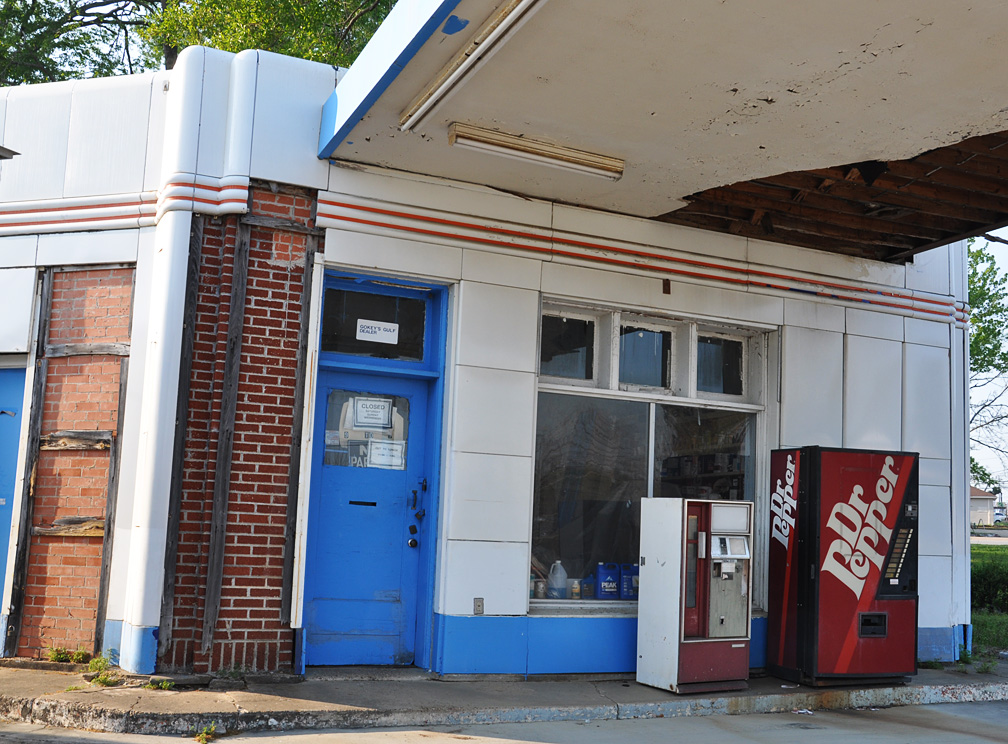 Texas Icebox & Modern Gas Stations