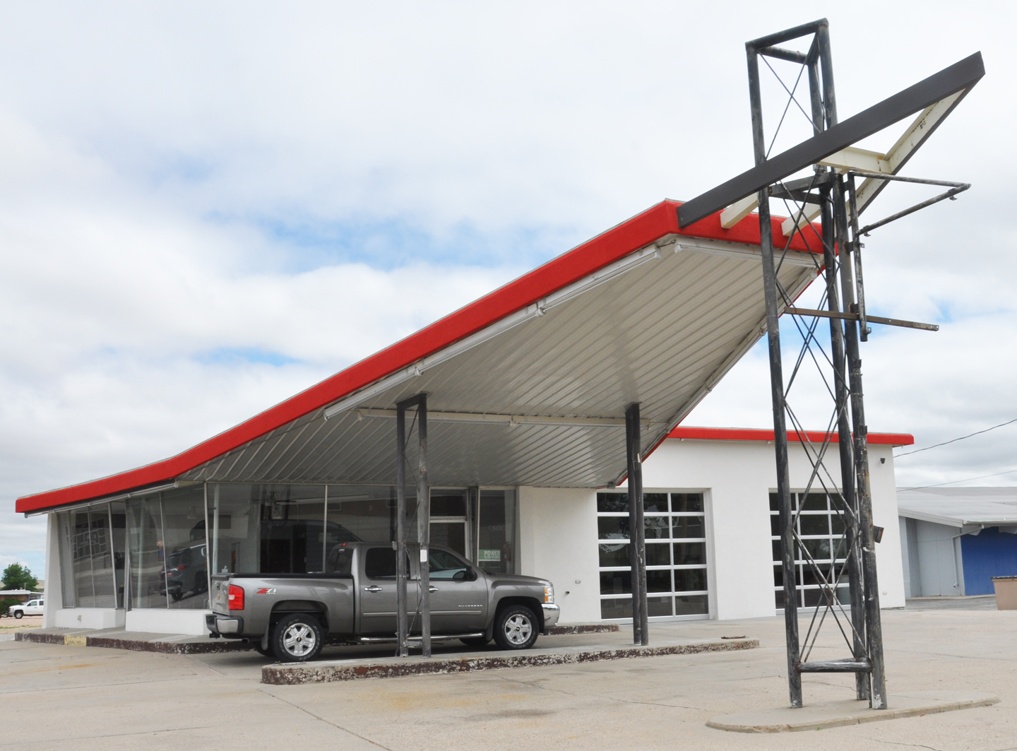 Nebraska Icebox & Modern Gas Stations