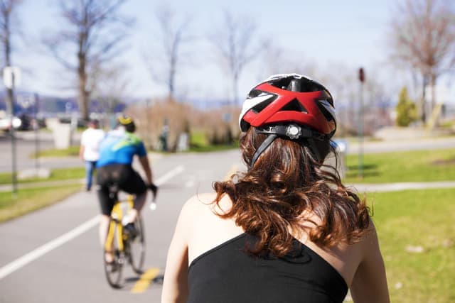 自転車用ヘルメットでおしゃれしよう！女性におすすめなお洒落メットをご紹介！