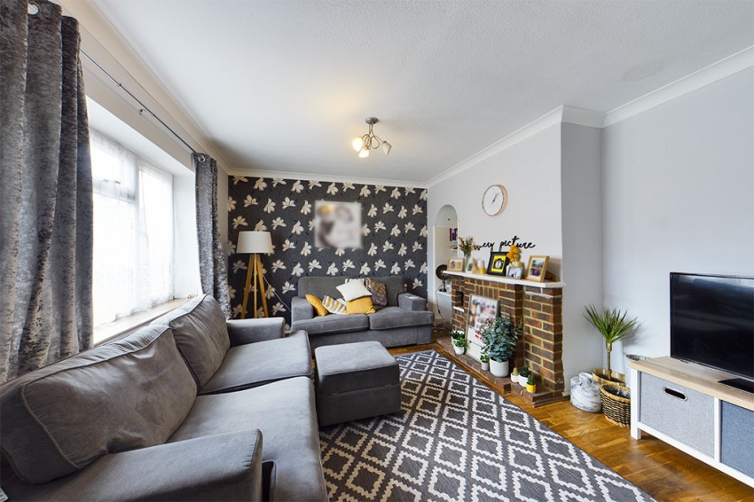 Castleton Road, Eastcote, 3 bedroom, Mid Terraced House