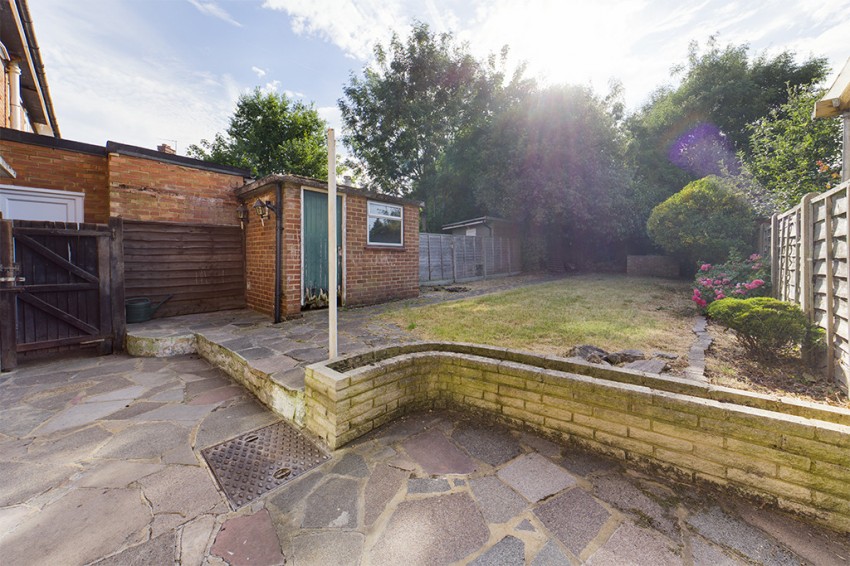Castleton Road, Eastcote, 3 bedroom, Mid Terraced House