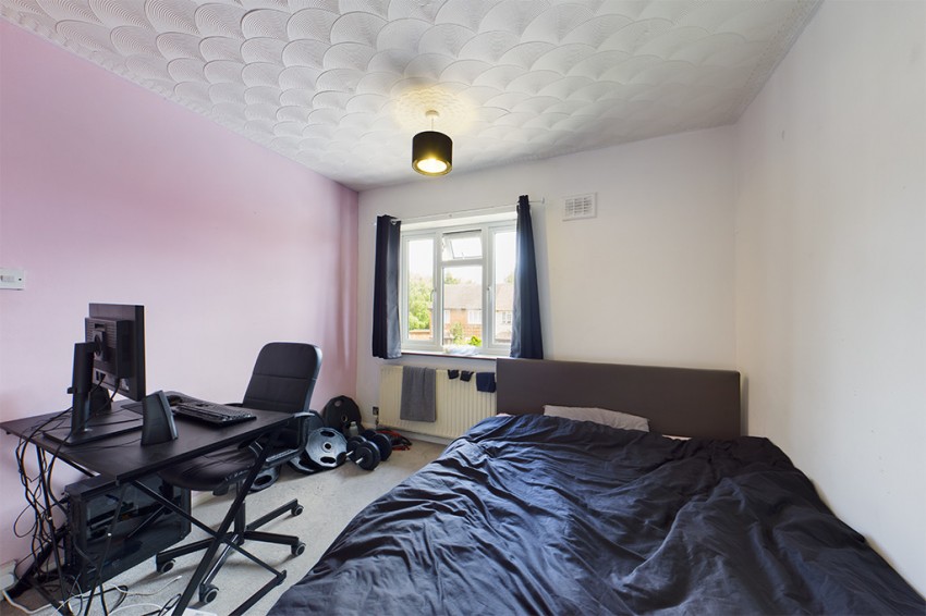 Castleton Road, Eastcote, 3 bedroom, Mid Terraced House