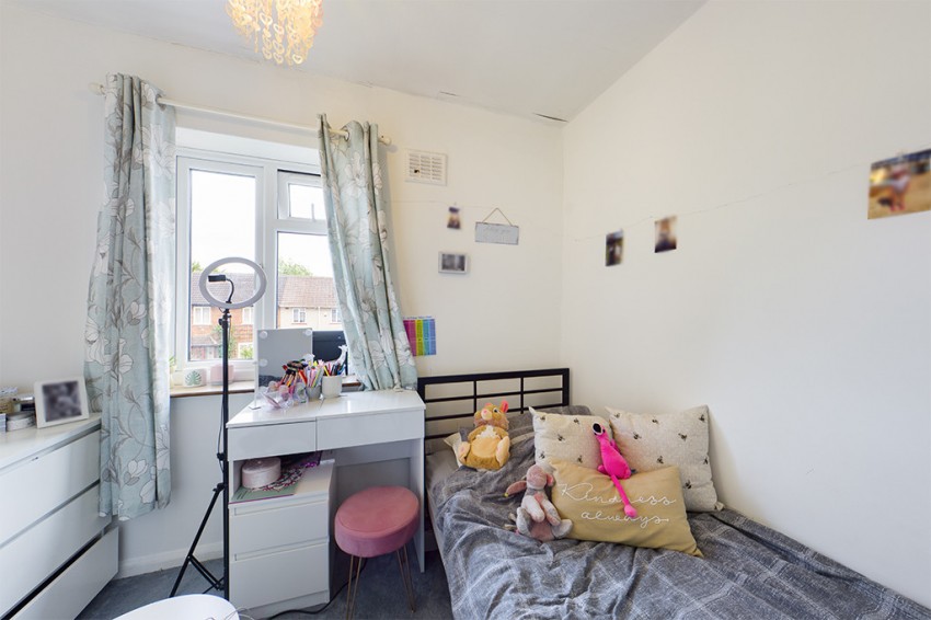 Castleton Road, Eastcote, 3 bedroom, Mid Terraced House