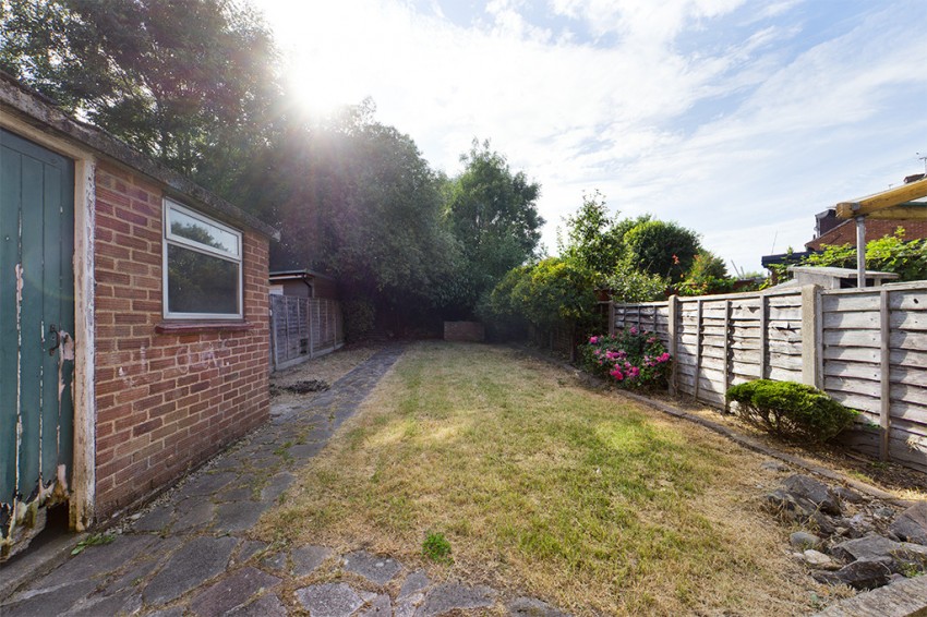 Castleton Road, Eastcote, 3 bedroom, Mid Terraced House