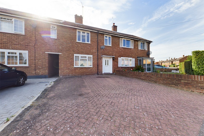 Castleton Road, Eastcote, 3 bedroom, Mid Terraced House