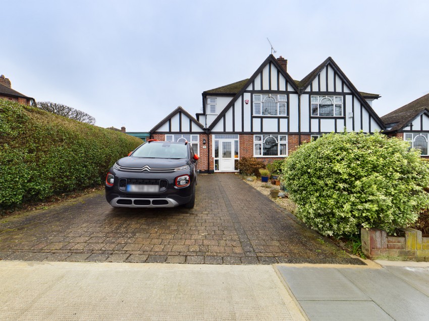 St Lawrence Drive, Pinner, 4 bedroom, SemiDetached House