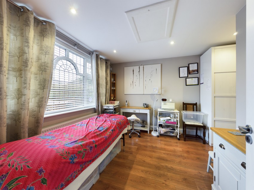 St Lawrence Drive, Pinner, 4 bedroom, SemiDetached House