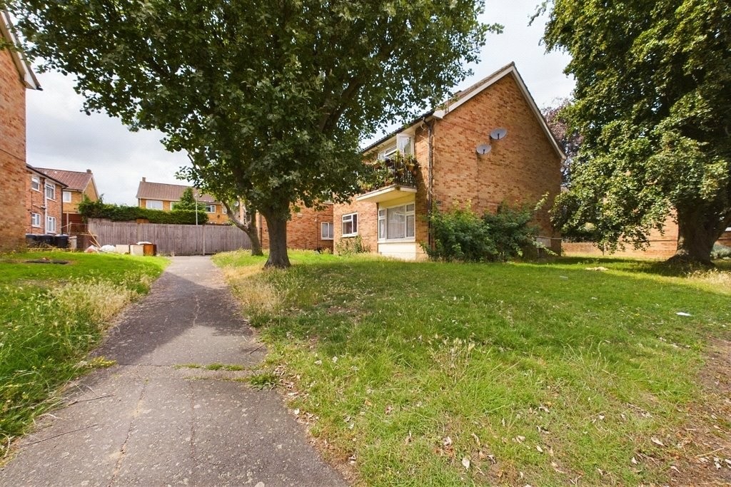 Pinner, Middlesex, 2 bedroom, Ground Floor Flat