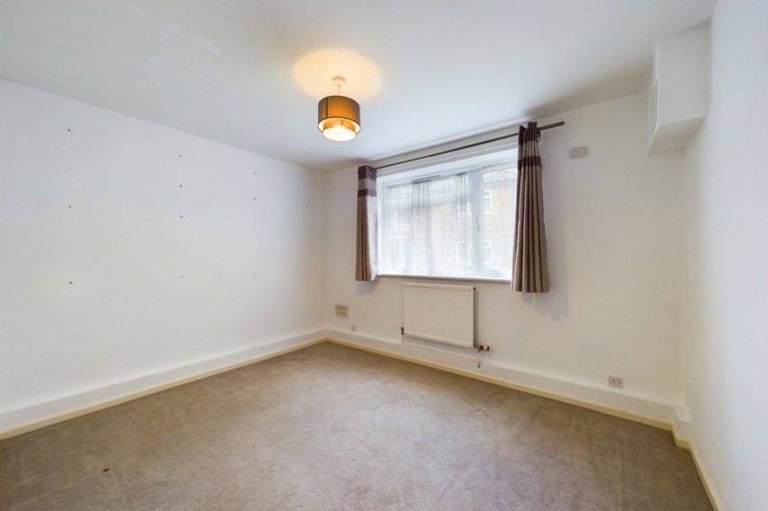 Pinner, Middlesex, 2 bedroom, Ground Floor Flat