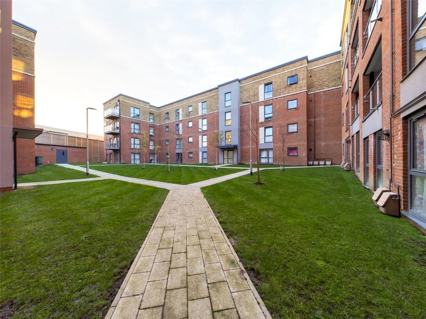 Arla Place, Ruislip, 2 bedroom, Flat