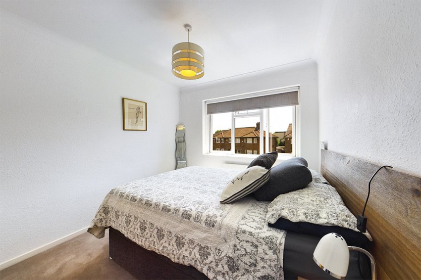 Seymour Gardens, Ruislip, 2 bedroom, First Floor Flat