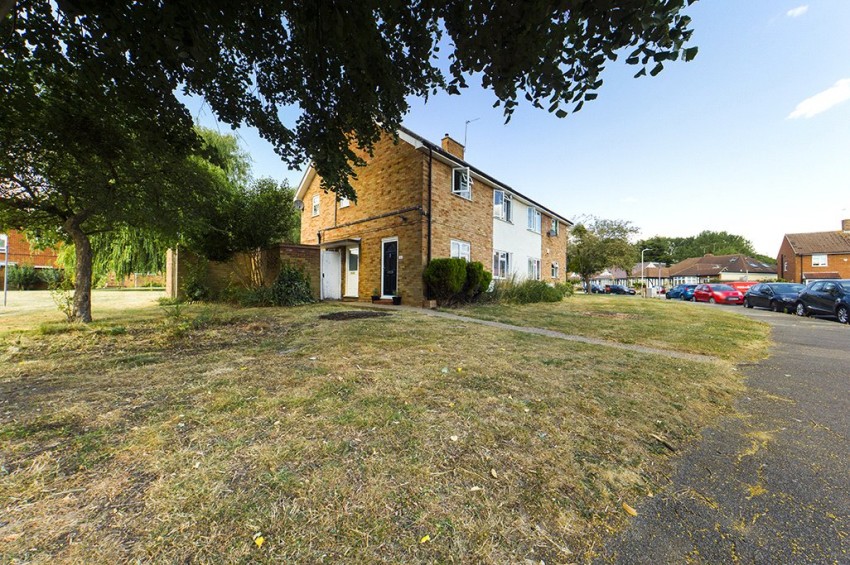 Seymour Gardens, Ruislip, 2 bedroom, First Floor Flat