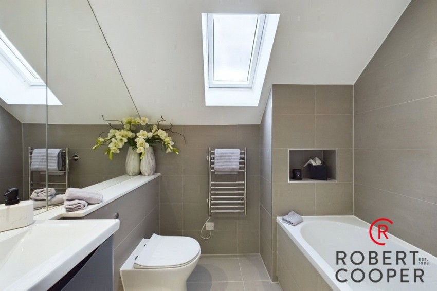 Long Drive, South Ruislip, 2 bedroom, Upper Floor Flat