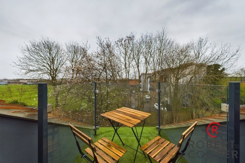 Long Drive, South Ruislip, 2 bedroom, Upper Floor Flat